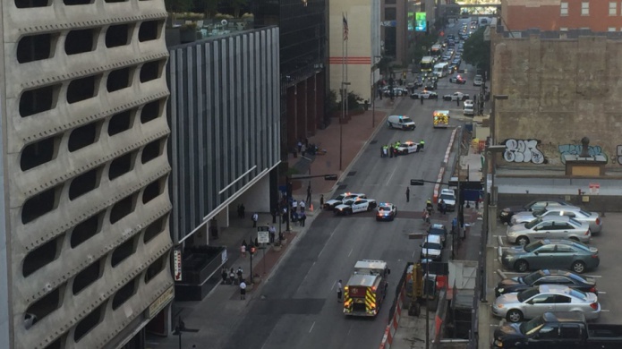 Video:EvacÃºan un rascacielos de Dallas tras una alerta de bomba