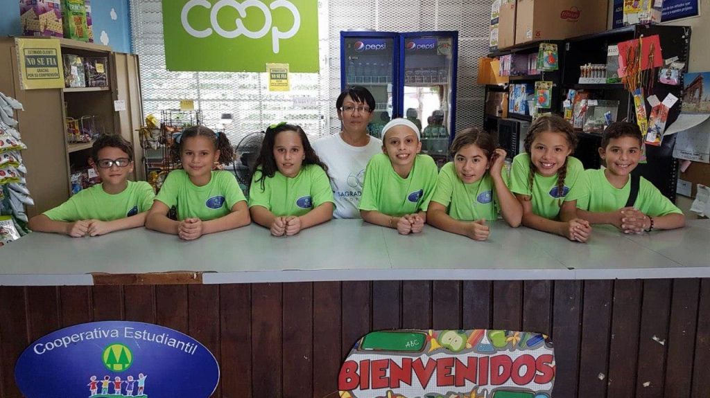  DE apoya el desarrollo y la promoci&oacute;n de cooperativas juveniles en las escuelas 