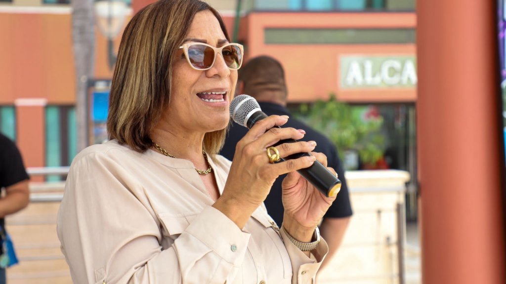  Alcaldesa invita a celebrar primer 3knino y 5K en Barceloneta 