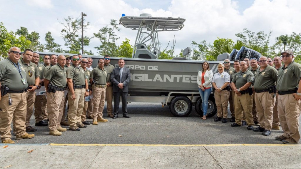  Gobernadora firma ley que ampl&iacute;a facultades de los vigilantes del DRNA 