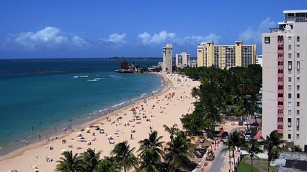  Asaltan a mano armada a un turista en Isla Verde y le roban 50 d&oacute;lares 