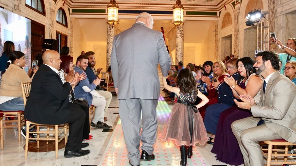  Presidente de la C&aacute;mara desfila en Pasarela por una buena causa 