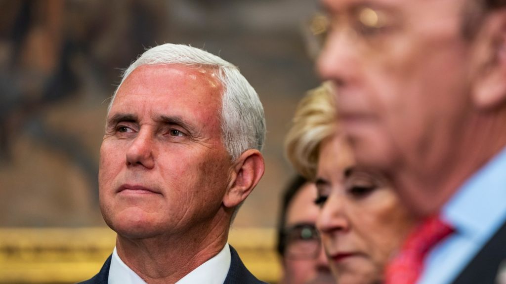 Pence advierte a China que no se dejar&aacute; "intimidar" tras tensiones mar&iacute;timas 