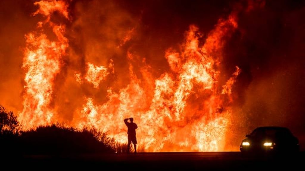 Incendios avanzan hacia el noroeste de Los Ãngeles