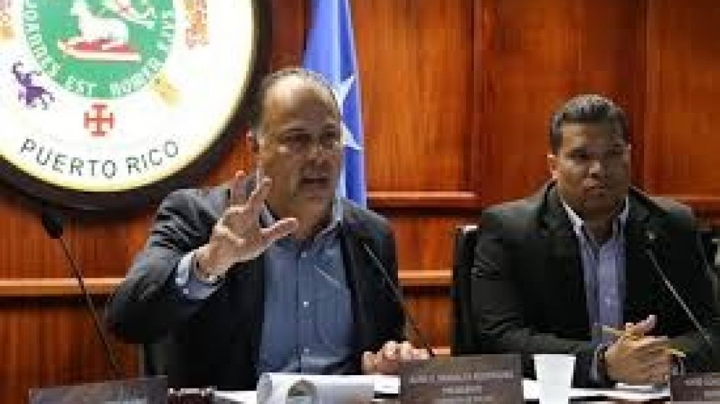  Piden al Gobernador que firme proyecto que incluye a los dentistas y m&eacute;dicos generalistas en ley de incentivos 