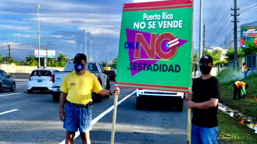  Decenas de personas se manifiestan en contra de la estadidad en el expreso Las Am&eacute;ricas 