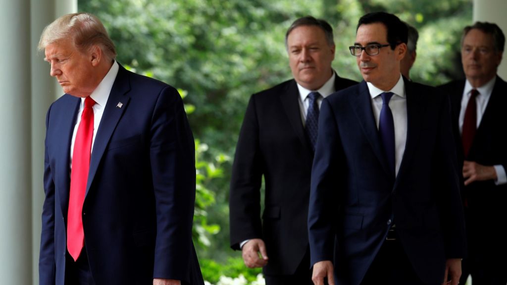  Trump sanciona a China y promete fin de beneficios comerciales para Hong Kong 