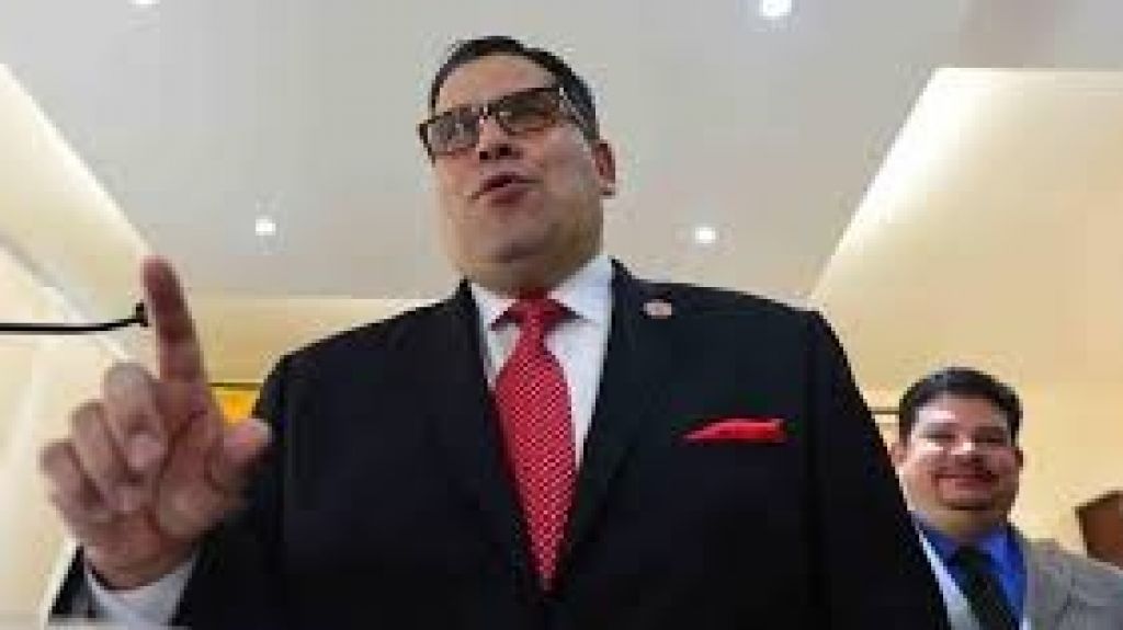  Tatito Hern&aacute;ndez emplaza al gobernador a exigirle al secretario de Hacienda que rinda cuentas al pa&iacute;s 