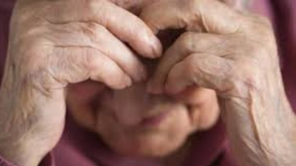  Colegio de Profesionales del Trabajo Social hace llamado a atender las condiciones de trabajo ante el problema de maltrato contra adultos mayores 