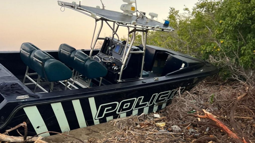  Video y fotos: Agentes de FURA heridos al estrellarse su lancha tras persecuci&oacute;n en Santa Isabel 