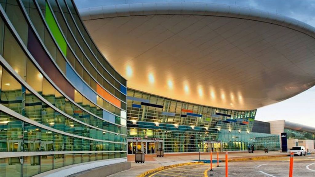  Aerostar justifica alza en pasajes 