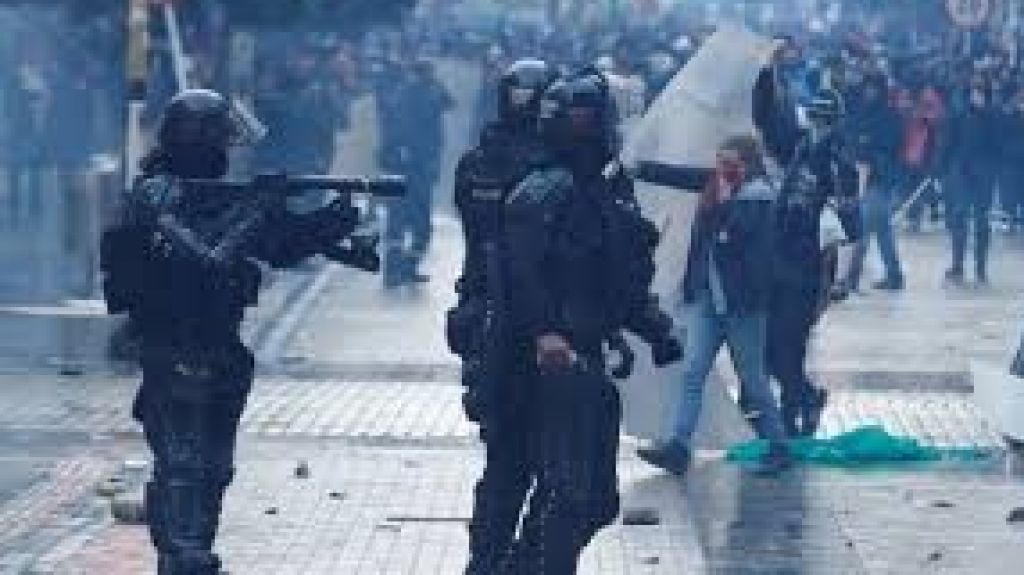  Vea video: El Esmad, la fuerza m&aacute;s temida para disolver protestas en Colombia 