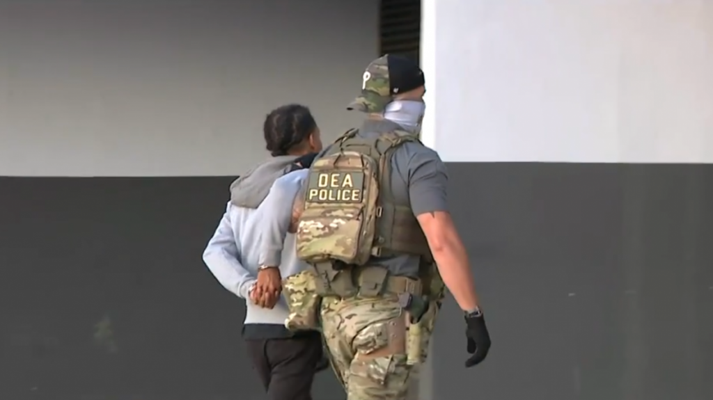  Video:Operativo de la DEA desarticula banda &ldquo;violenta&ldquo; en San Juan 