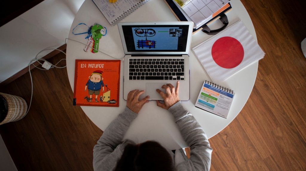  Nueva norma forzar&iacute;a a alumnos extranjeros con clases en l&iacute;nea a dejar EE.UU. 