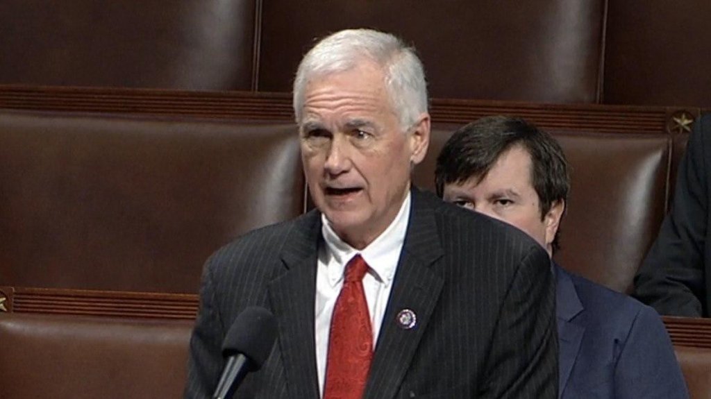  ¿Qué ganamos aceptando a esa gente endeudada y mal educada como estado?, cuestiona congresista republicano contra proyecto estatus 