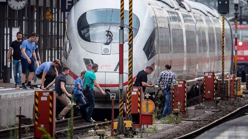  Video: Lanzan a ni&ntilde;o a v&iacute;as de tren y muere arrollado 