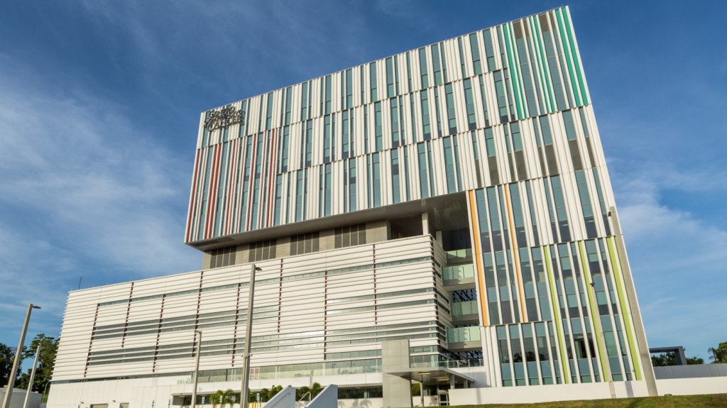  Designan el Centro Comprensivo del C&aacute;ncer de la UPR como centro principal de vacunaci&oacute;n contra el Covid-19 para los pacientes de c&aacute;ncer 