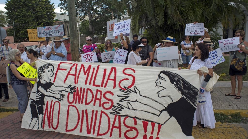  Gobierno mantiene bajo custodia a poco m&aacute;s de 200 menores separados de padres 