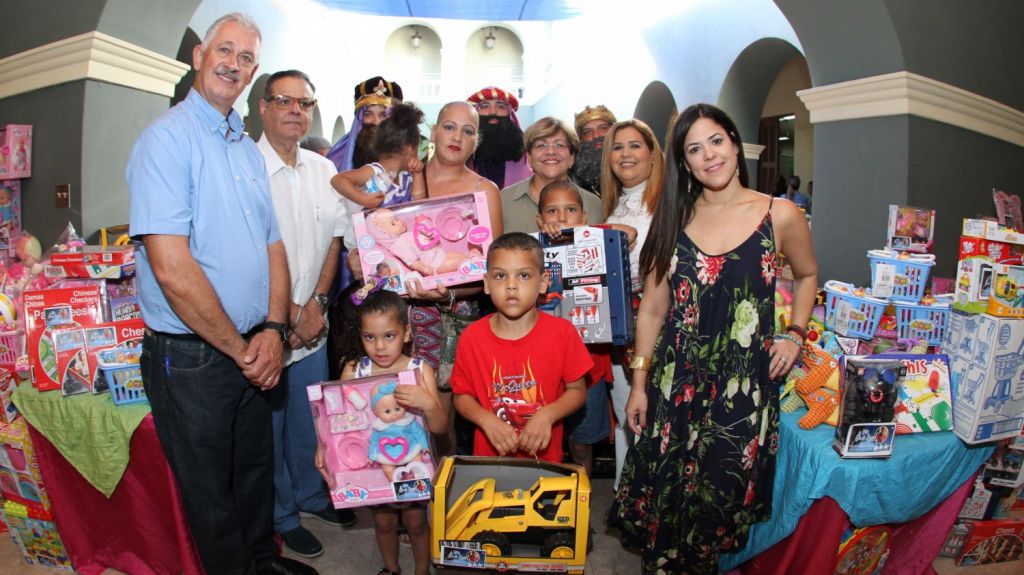  Cerca de cinco mil ni&ntilde;os disfrutan de la fiesta de Reyes en Ponce 