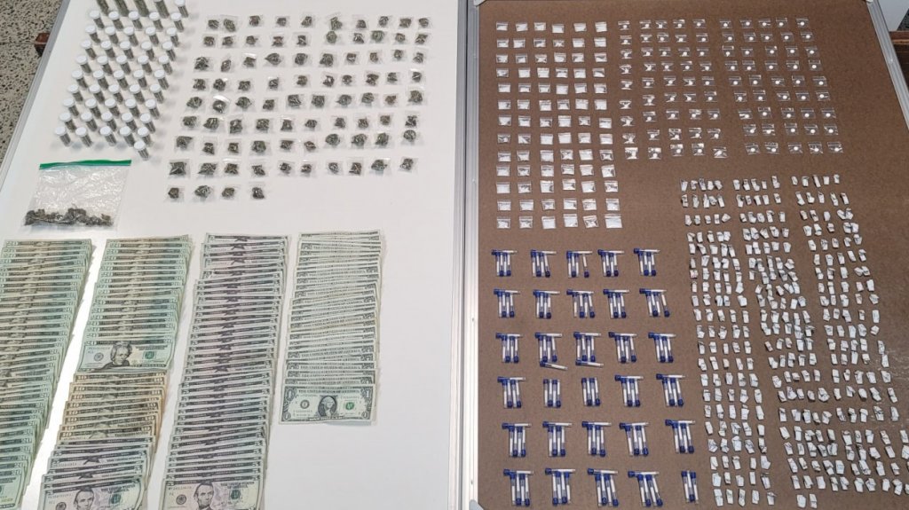  Polic&iacute;as del &aacute;rea de Bayam&oacute;n ocupan drogas 