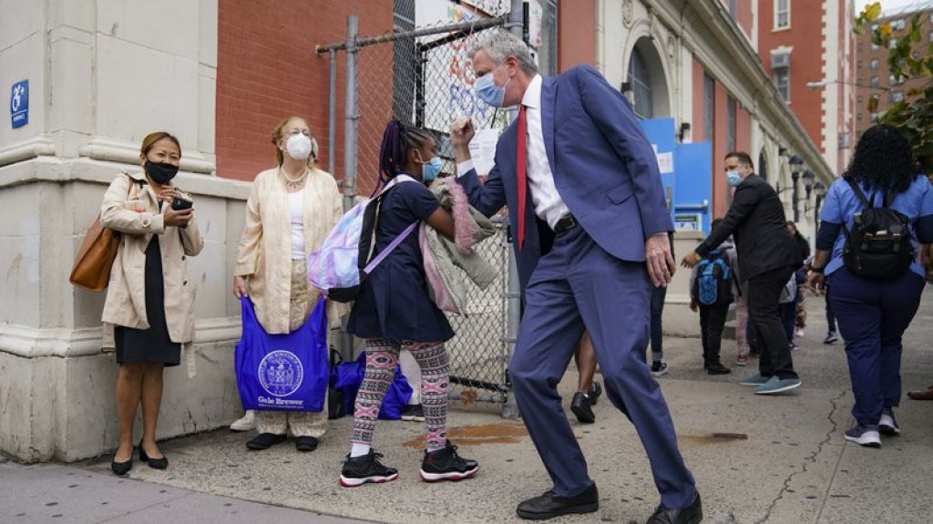  Nueva York da marcha atr&aacute;s y reabrir&aacute; escuelas primarias pese al coronavirus 