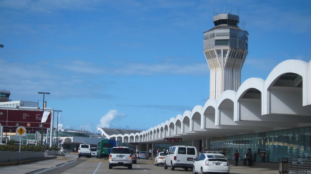  Aerostar firma acuerdo con la Polic&iacute;a de Puerto Rico para reforzar seguridad 