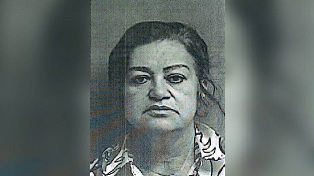  Mujer de Cayey acusada de explotación financiera a persona de edad avanzada 