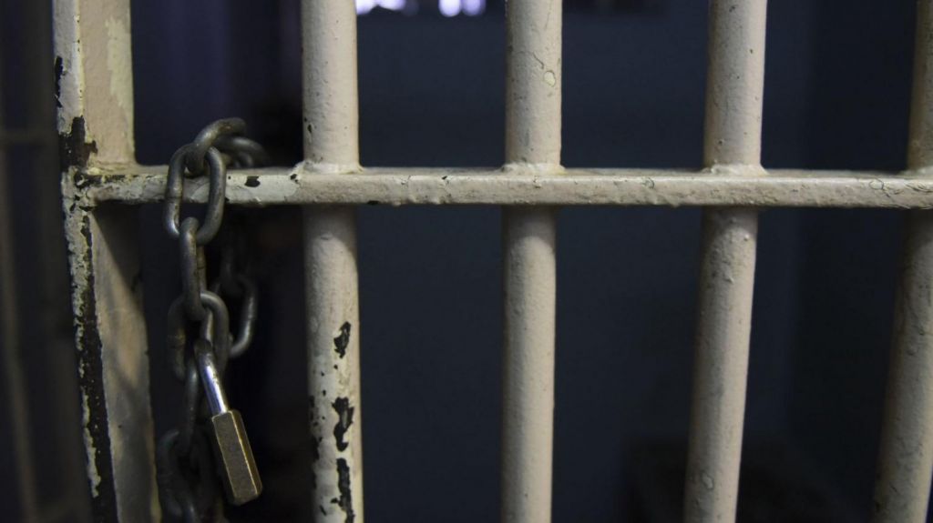  La ten&iacute;an detenida en una celda del cuartel de Monte Hatillo y de alg&uacute;n lado saco dos potes con Coca&iacute;na 