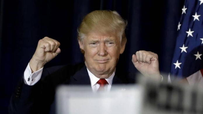 Trump pide a latinos y afroamericanos que le den el vital triunfo en Florida