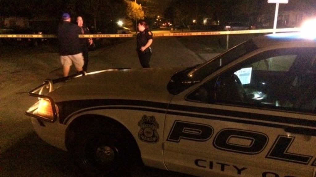  Polic&iacute;as abaten a hombre con machete en Florida 