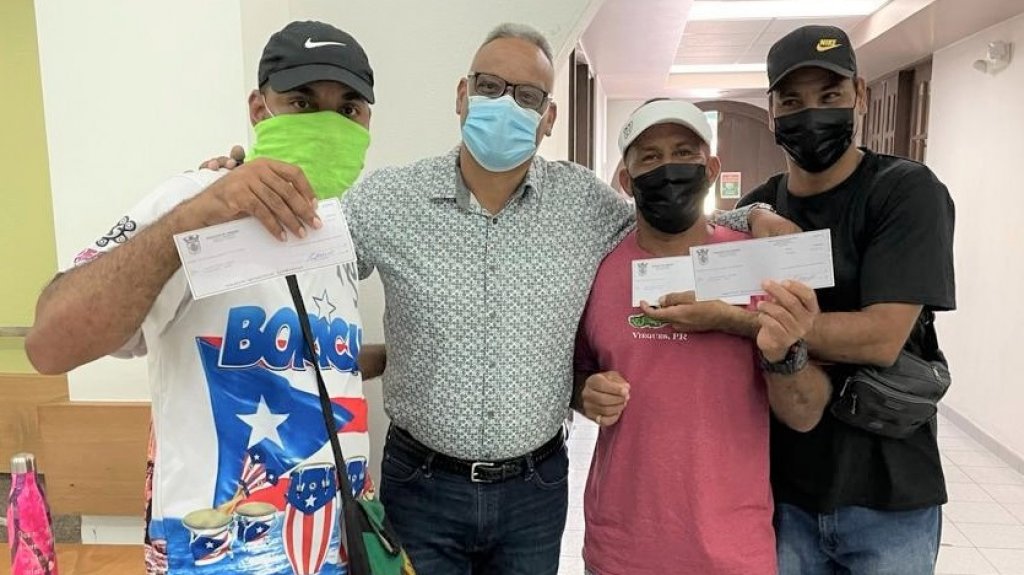  Entregan Premium Pay a 240 empleados en Vieques 