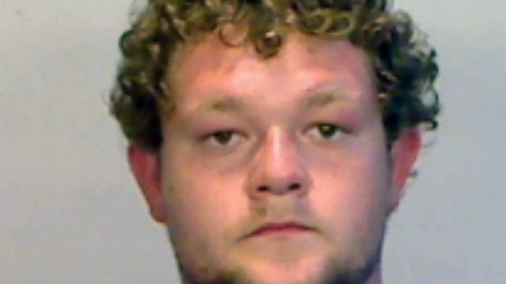  Camarero inflaba las propinas que le daban los clientes, pero lo descubrieron 