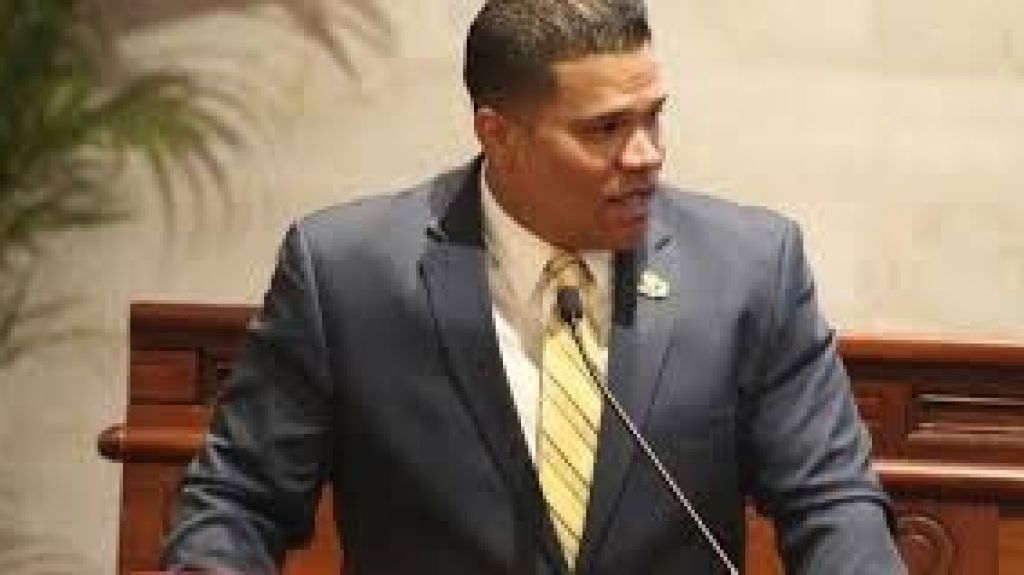  Cientos participan en Feria de Servicios en Arecibo 