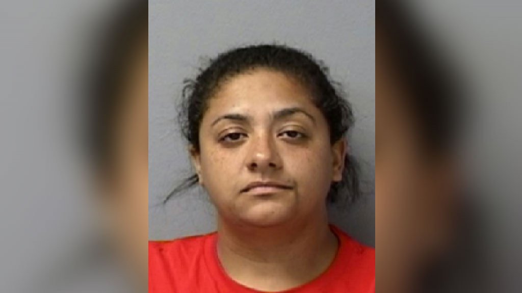  Libre bajo fianza mujer que le entro a cantazos a su expareja en Arecibo 