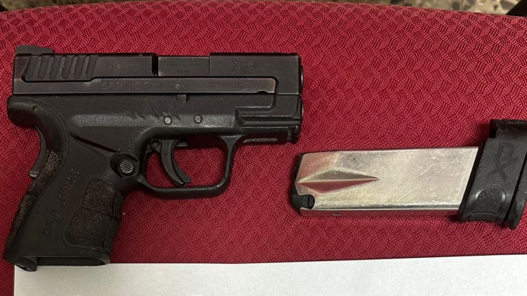  Sargento de la unidad de drogas fuera de servicio detiene a individuo armado en Gu&aacute;nica 