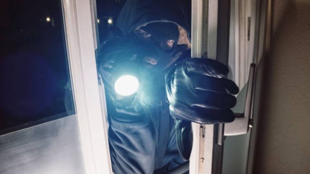  Roban en residencia en Bayam&oacute;n 