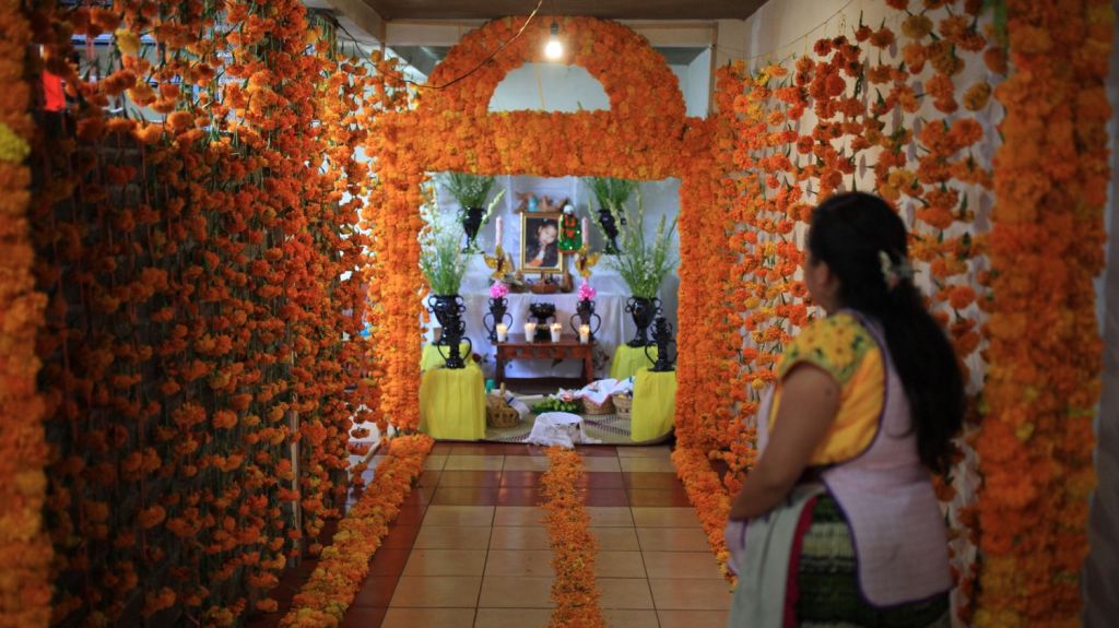  M&eacute;xico se viste con ofrendas de D&iacute;a de Muertos dedicadas a migrantes 