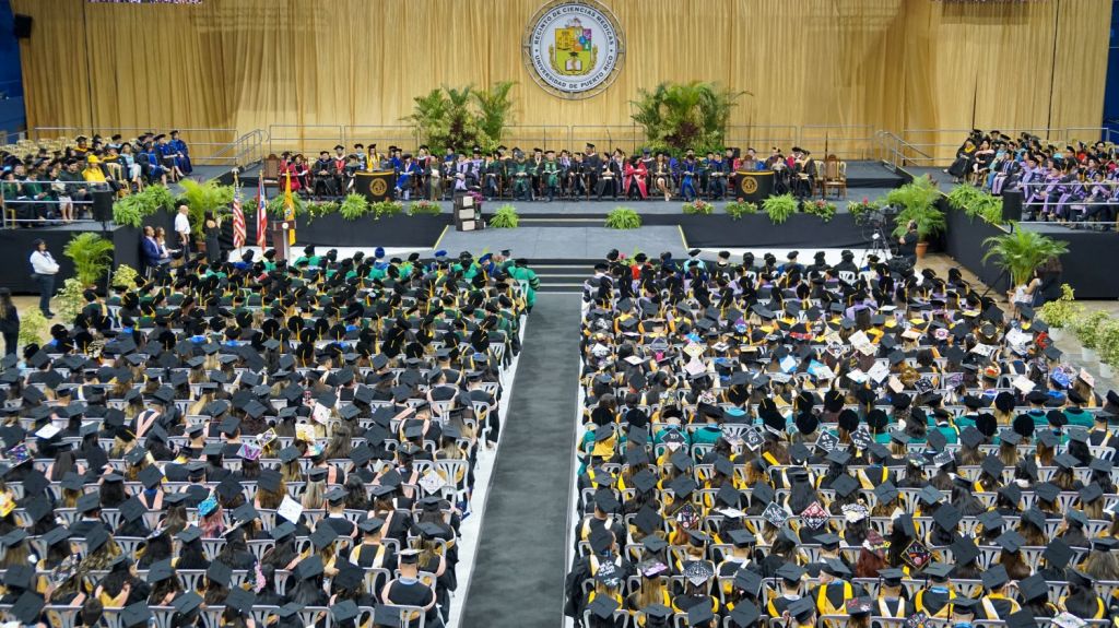  Ciencias M&eacute;dicas grad&uacute;a a 793 profesionales de la salud 