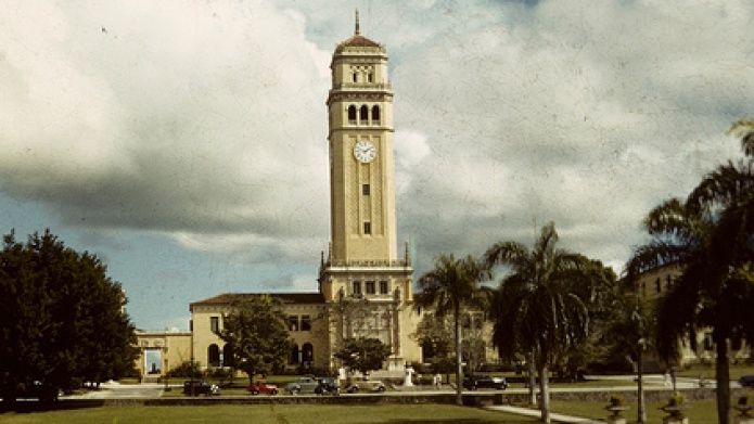 Ex presidente de la UPR Miguel MuÃ±oz otorgÃ³ libres dÃ­as 
antes y despuÃ©s de algunos feriados 

