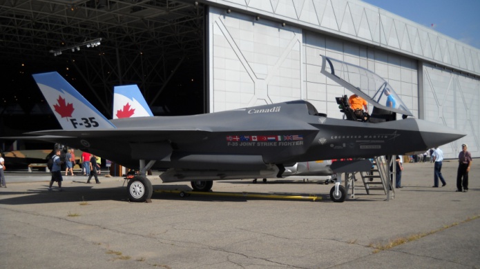 EE.UU. podrÃ­a castigar econÃ³micamente a CanadÃ¡ por su negativa a comprar cazas F-35