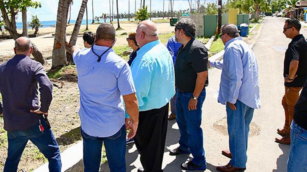  &lsquo;Johnny&rsquo; M&eacute;ndez sostiene reuni&oacute;n con due&ntilde;os de Kioskos en Luquillo 