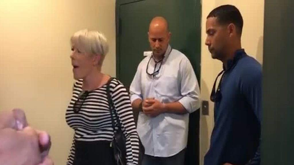  Video: No dejan entrar a Mayra L&oacute;pez Mulero al estudio donde se encontraba el gobernador 