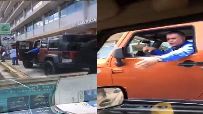 Video: Conductor regaÃ±a a ex alcalde Jorge Santini por estacionar sobre la acera 