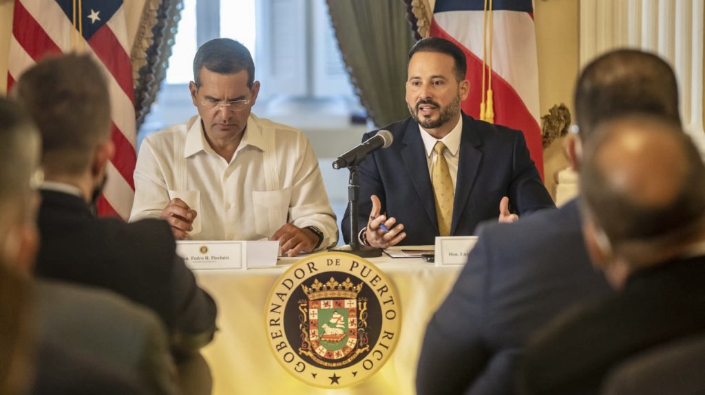  Recibe el gobernador Pierluisi a los alcaldes asociados, que presentan amplia agenda pendiente 