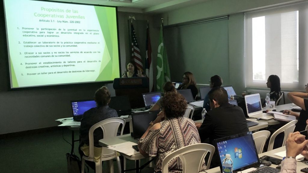  Maestros se adiestran en cooperativismo juvenil 