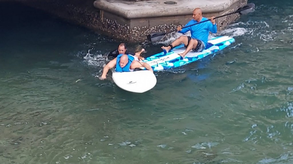  Video:Un polic&iacute;a se lanza del Puente Dos Hermanos para salvar a un turista 