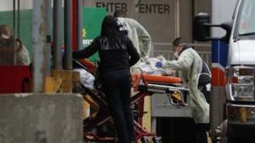  El personal de salud de Nueva York suplica por más equipos 