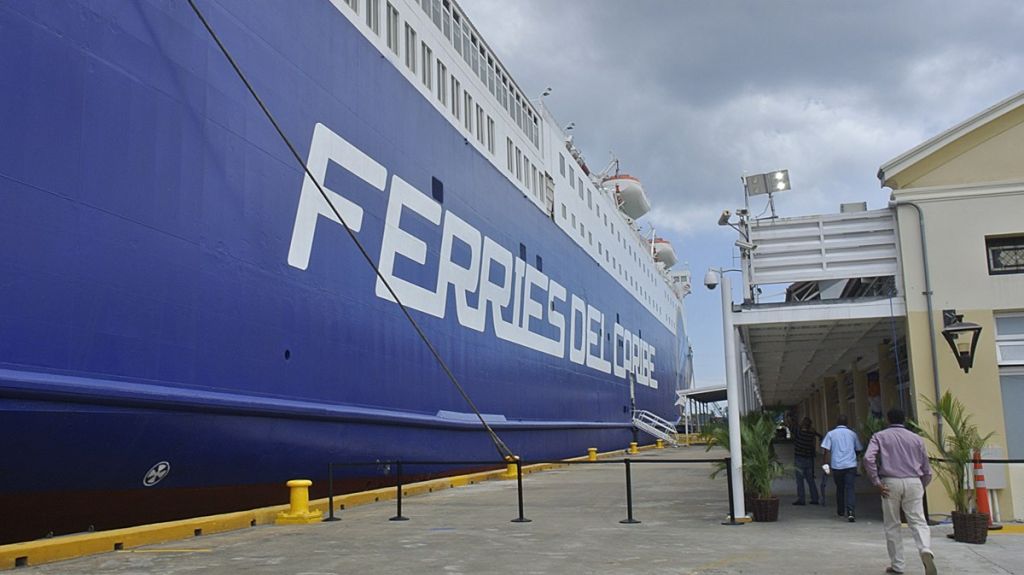  Autoridad de los Puertos y America Cruise Ferries firman carta de intenci&oacute;n 
