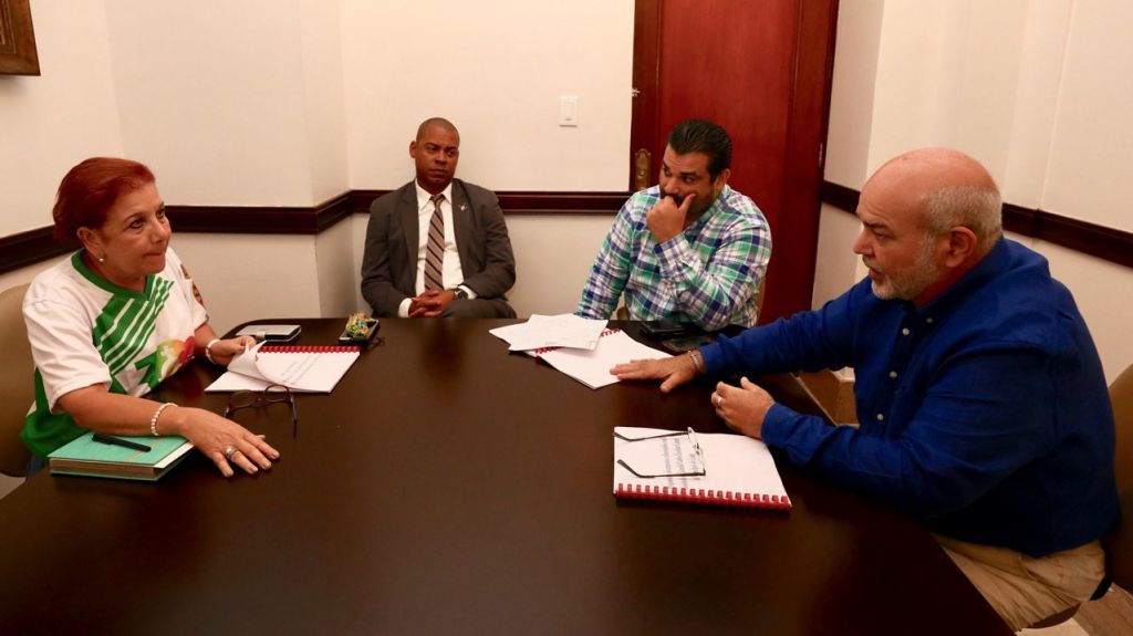  Presidente de la C&aacute;mara sostiene reuni&oacute;n con Alcaldesa de Lo&iacute;za 