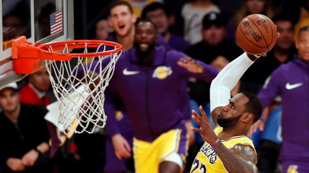  Los Lakers confirman que James no volverá a jugar esta temporada 